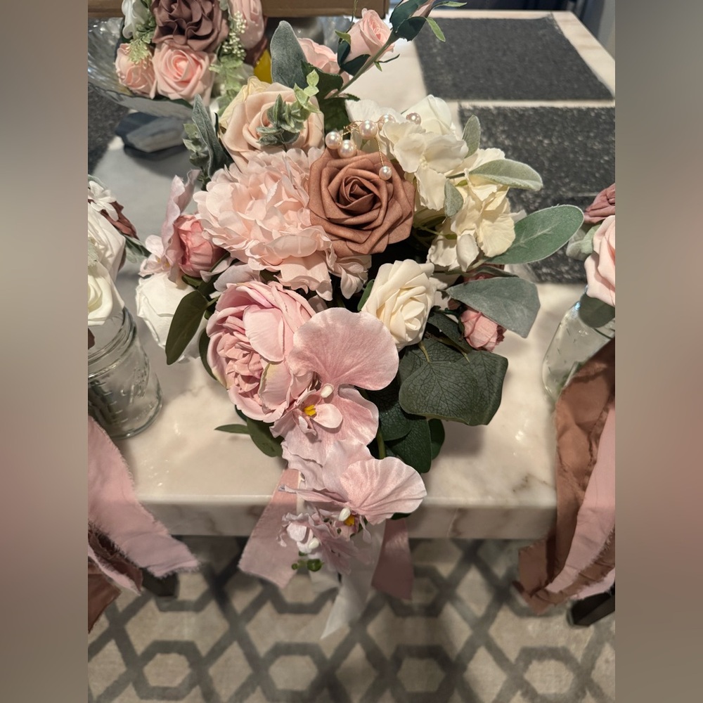 4-Bridesmaids Bouquet (Ling’s Moment)
1-Bride Bouquet
1-Throwaway bouquet